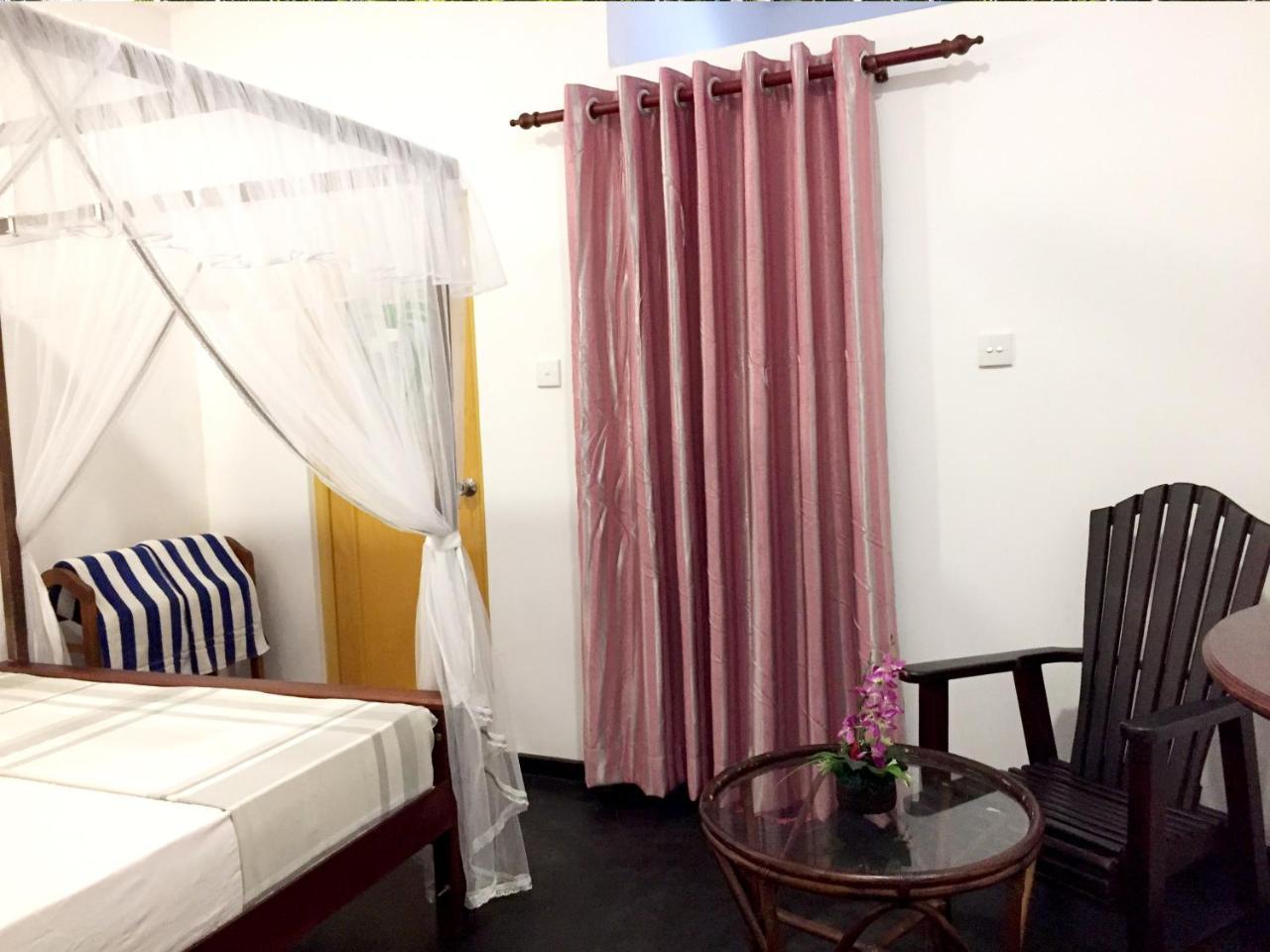 Damith Tourist Inn Мирисса Экстерьер фото